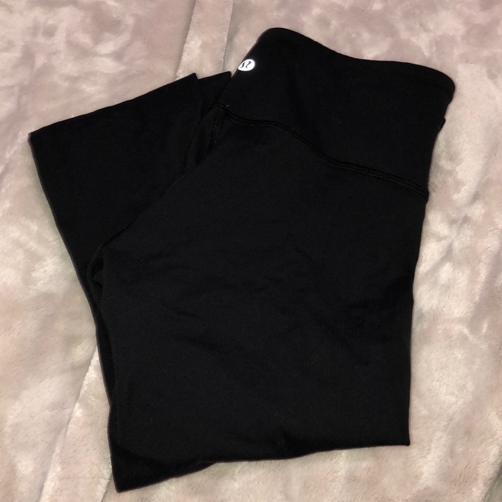 Lululemon Wunder Under Black - Size 6